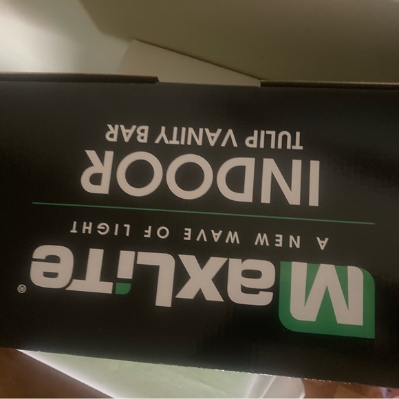 Maxlite a new wave of light Vanity Bar Tulip White Finish - Picture 4 of 5